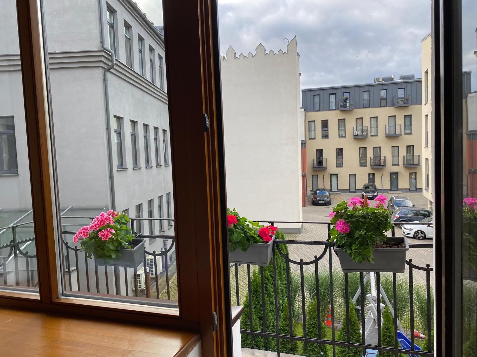 Spacious Old Town Apt, 3 Private Rooms, Sleeps 5-6 Kaunas Buitenkant foto