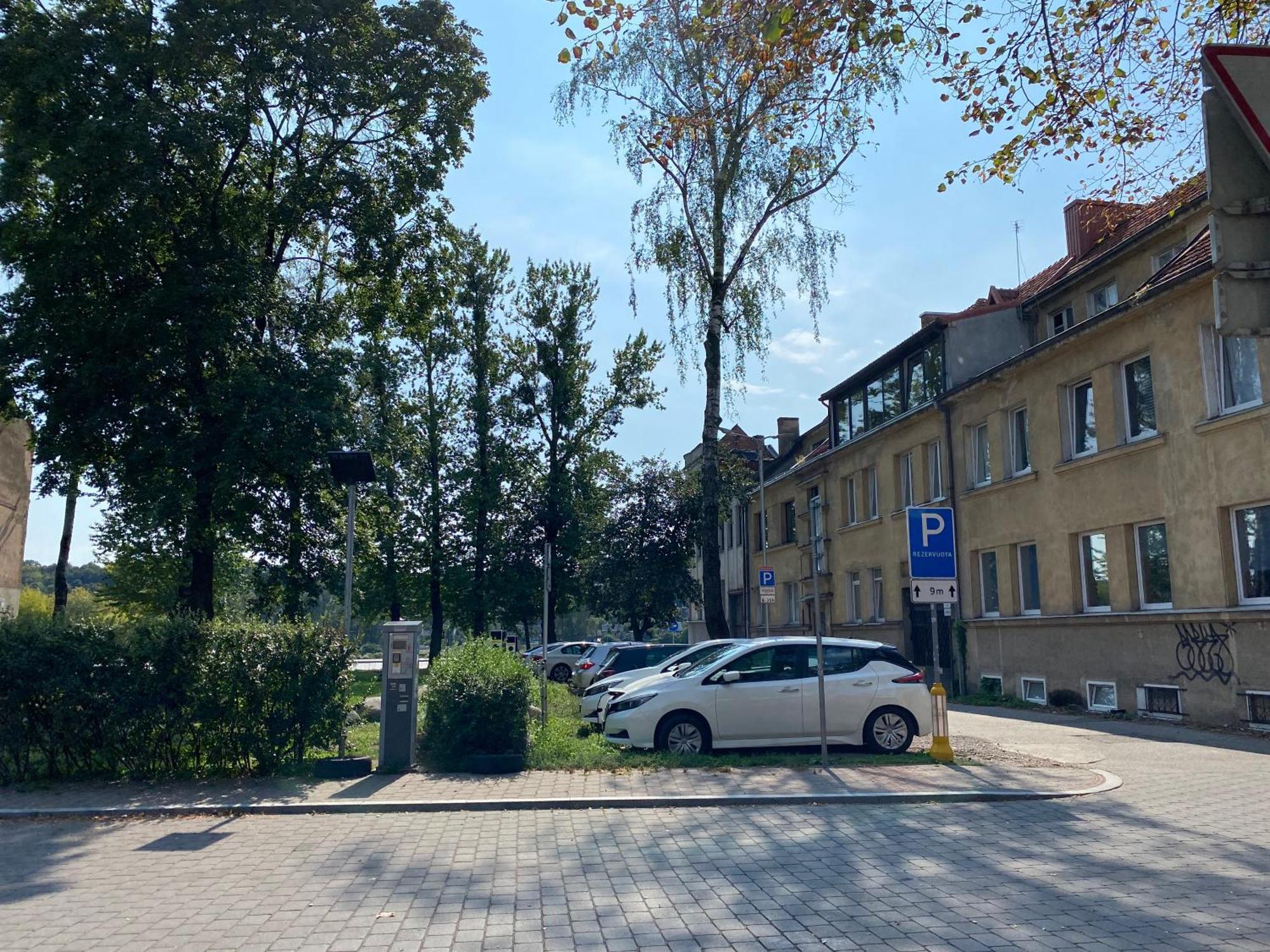 Spacious Old Town Apt, 3 Private Rooms, Sleeps 5-6 Kaunas Buitenkant foto