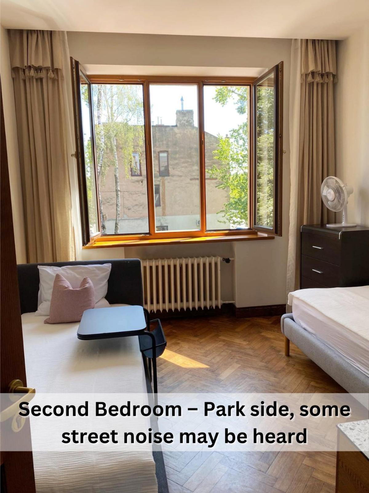 Spacious Old Town Apt, 3 Private Rooms, Sleeps 5-6 Kaunas Buitenkant foto